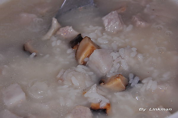 煮約15分至米飯成濃稠狀。