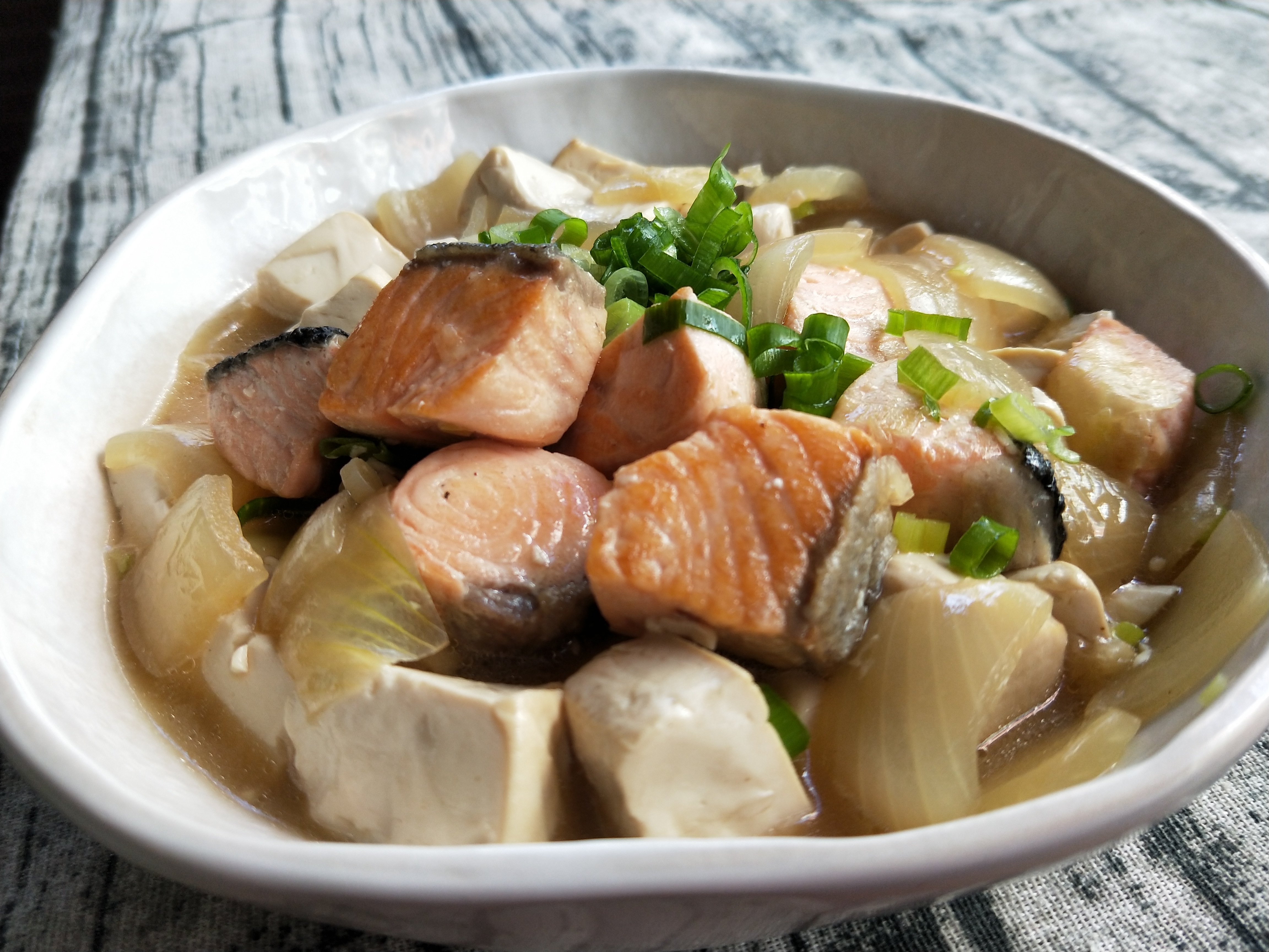 鮭魚豆腐煲