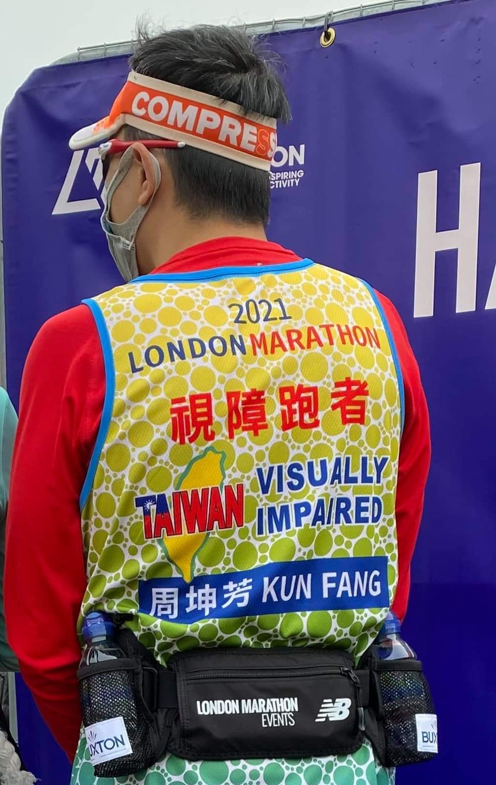 �[�ڦ�A�I��g�ۦۤv�W�r���^������A�ѥ~���ۡuKun Fang�]�[�ڡ^Keep going.�v�Ať�_�Ӯ�~�ˤ��C