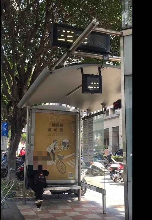 ��Ӥj���O��LED�O�|�{�X�����C