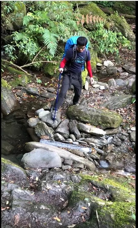 �ϥ|�G�e���˩Ԧ̳~���A�p���l�l�a�u��e�v�C