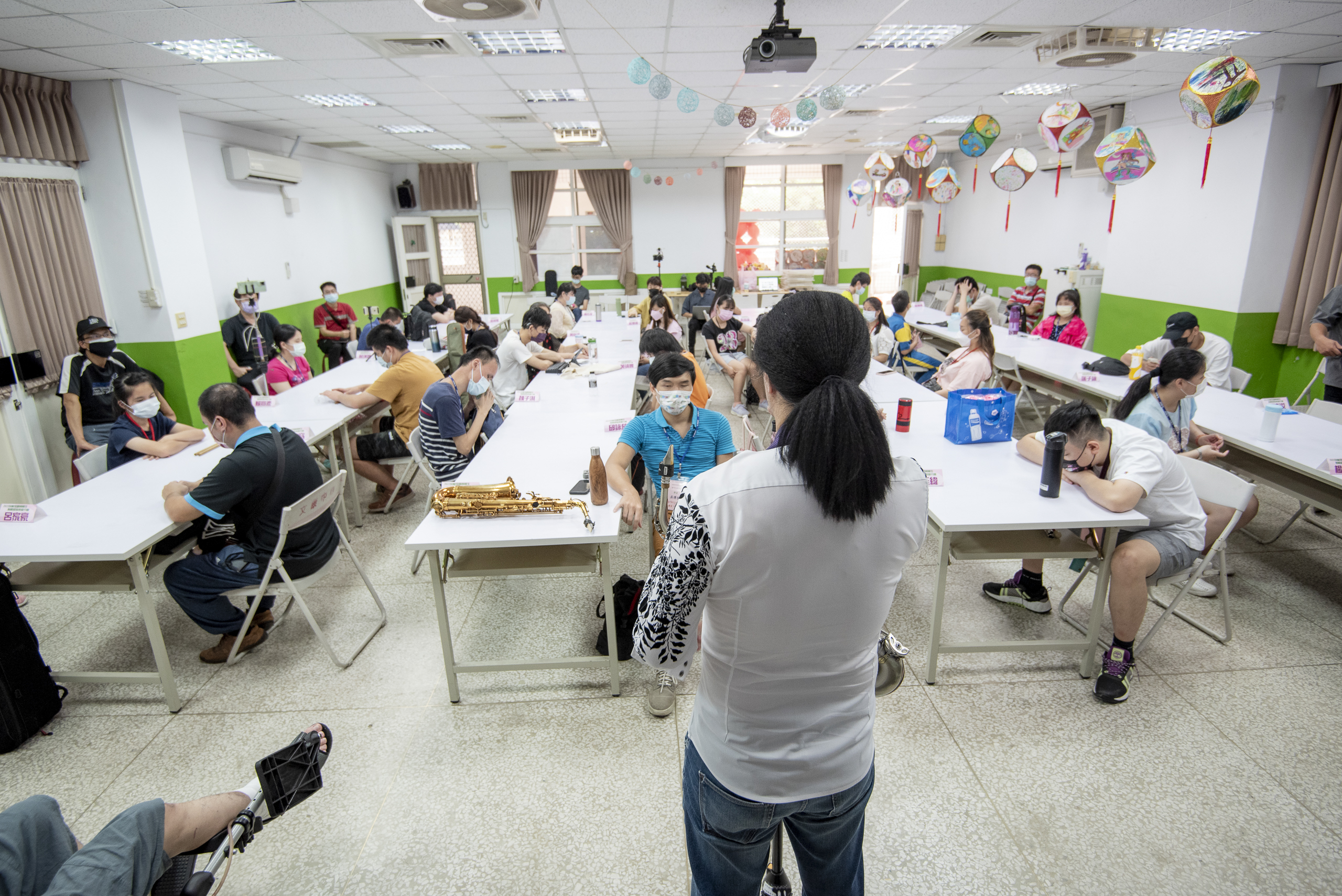 �Ϥ@�G���R���֪��٦�̻��E�@��A�ѥ[�@�~�@�ת����֮L�O��C