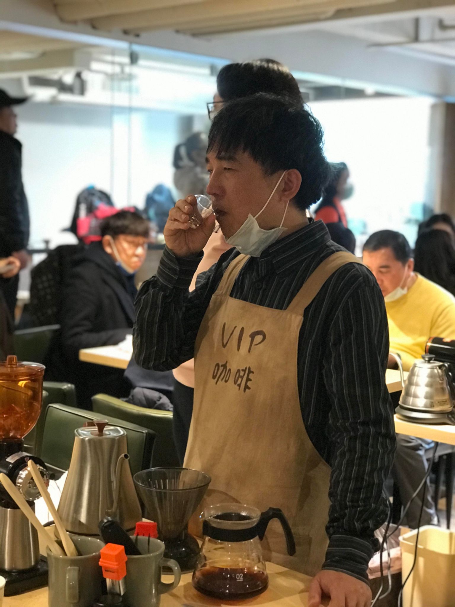 �L�̭��s����VIP��visually impaired �]���١^person�C�Ϭ��i�����C