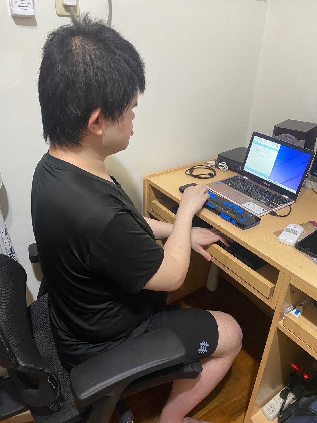 ���}���O���q���A�i�JŪ���q�l�Ѫ������A�s�����e�ʶR�æs��b���d�̪��ѡC