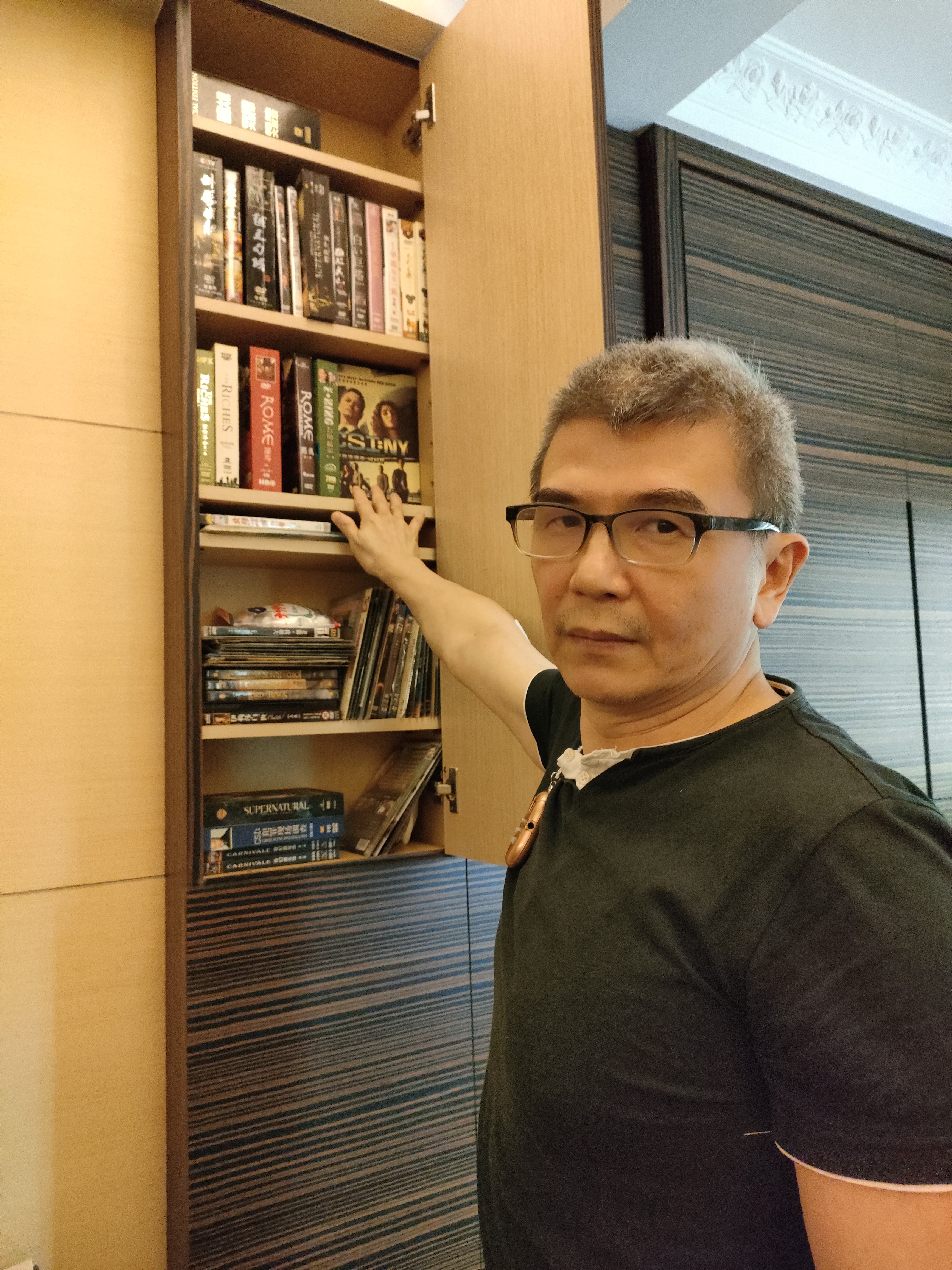 ���F��H�e���w�ݪ��v���A�{�b�u��������աC