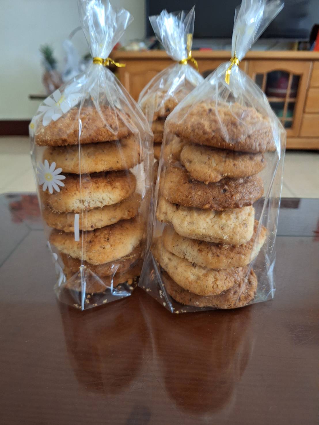 ���~�]��