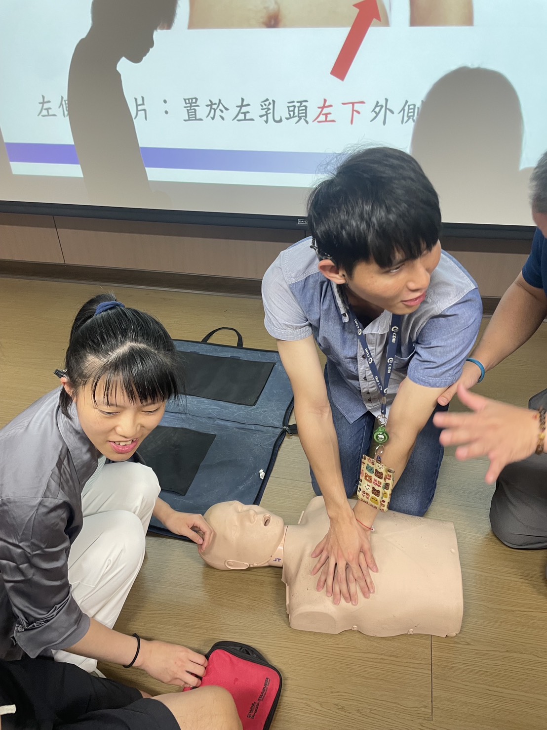 �@�̥��b�ǲ�CPR�C